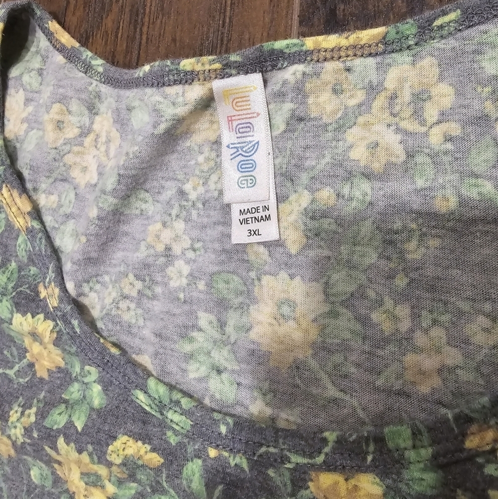 LuLaRoe | Floral Classic Tee Size 3XL - Picture 2 of 3